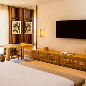 Deluxe King Ocean View	
